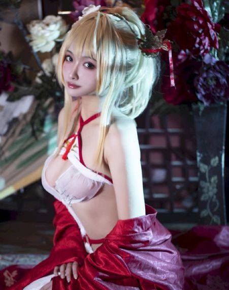 水蜜桃在线_JVID性感写真