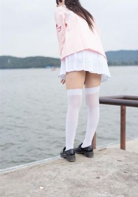 夫妇一起去精油按摩隔着窗帘_HD完整视频观看